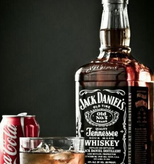 威士忌最经典的喝法(教你几个威士忌最潮最in的喝法)